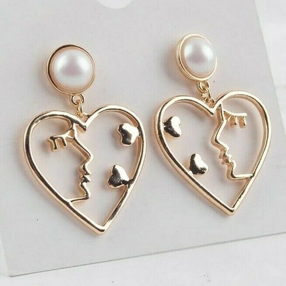 VALENTINES Gold Earrings Hollow Heart Faces Kissing - Picture 4 of 6